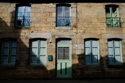 J557 (730) A la maison