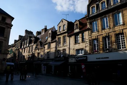 J557 (730) A la maison