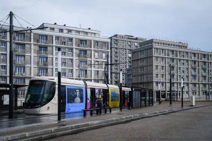 J557 (730) A la maison
